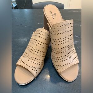 The Drop natural heeled sandal SZ 9.5